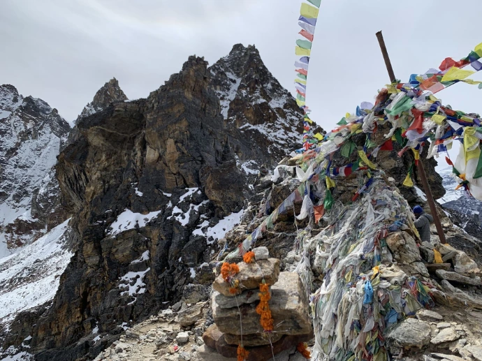 Au sommet du col de Renjo-La (5360 m), l'un des trois hauts cols de la région de l'Everest