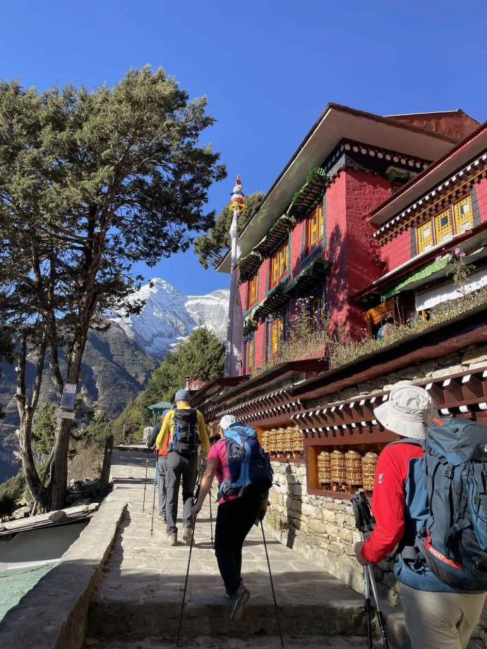 traversée d'un village dans la vallée du Khumbu