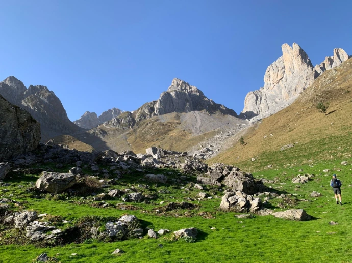 Marche entre pairs au cirque de Lescun